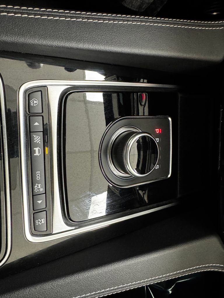 Used 2020 Jaguar F-PACE S image 26
