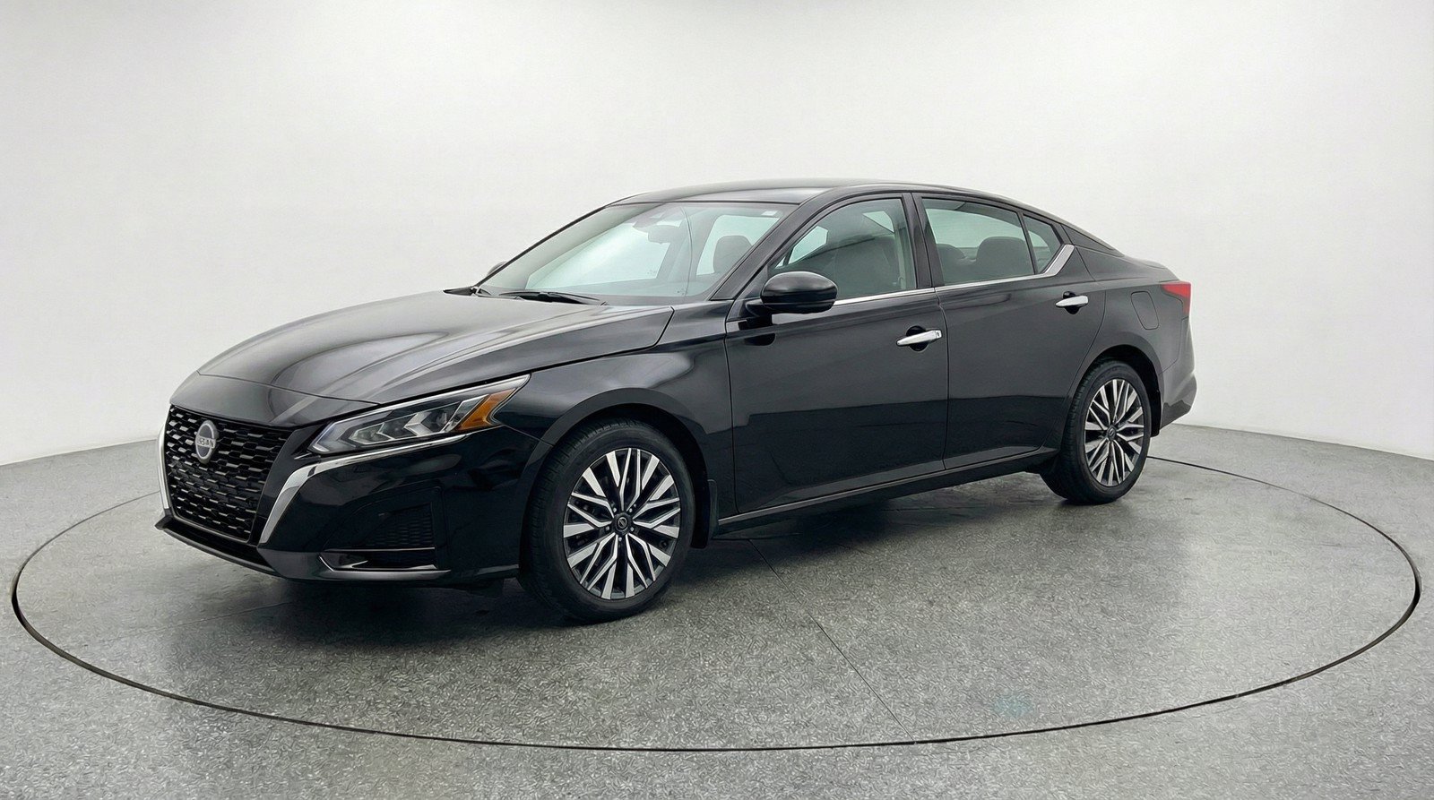 Used 2025 Nissan Altima 2.5 SV FWD image 3