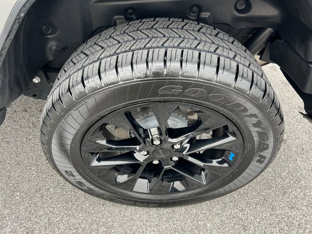 Used 2023 Jeep Wrangler Unlimited Sahara w/ Cold Weather Group image 18