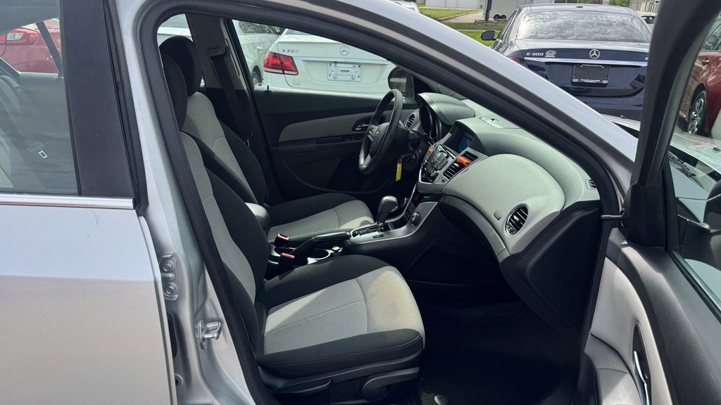 Used 2011 Chevrolet Cruze LS w/ Connectivity Package FWD image 28