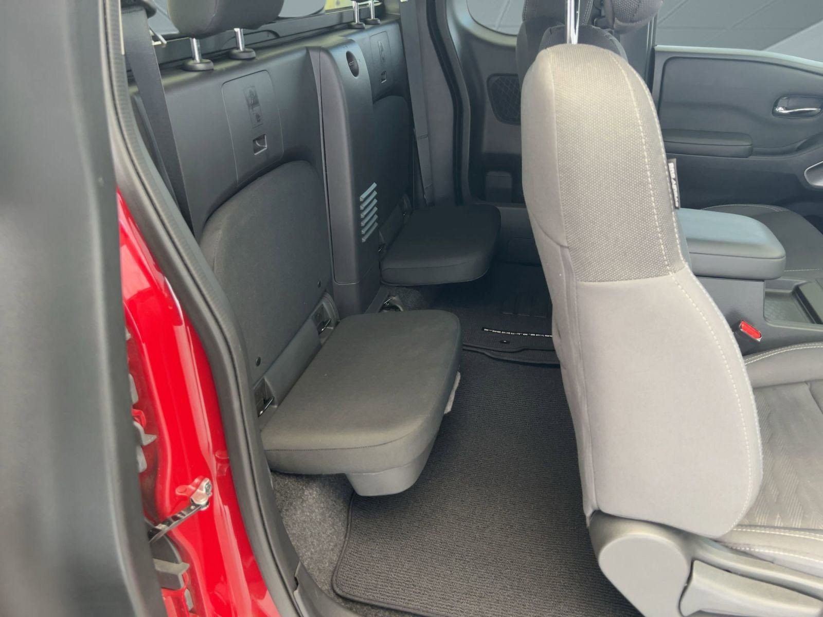 Used 2023 Nissan Frontier SV w/ SV Convenience Package image 32