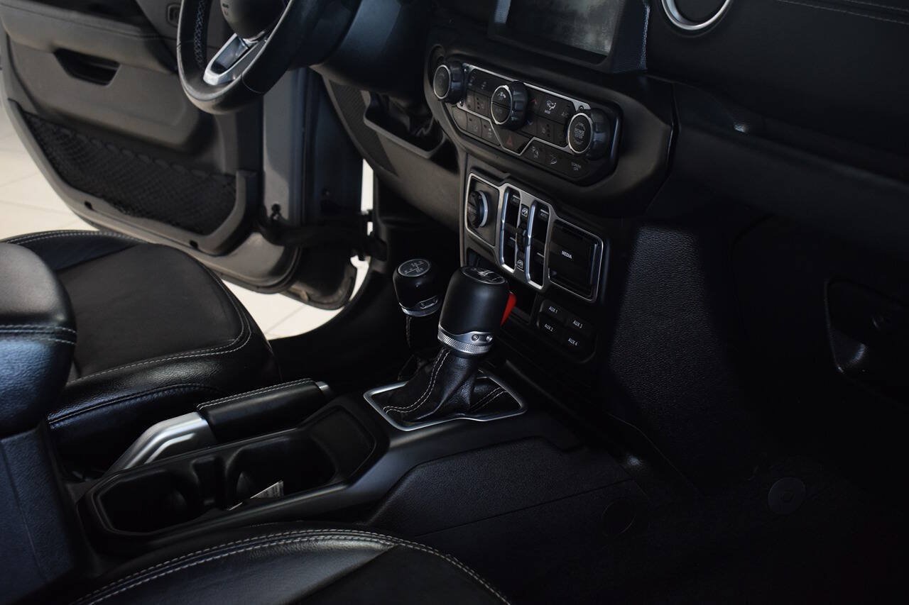 Used 2018 Jeep Wrangler Unlimited Sahara AWD/4WD image 39