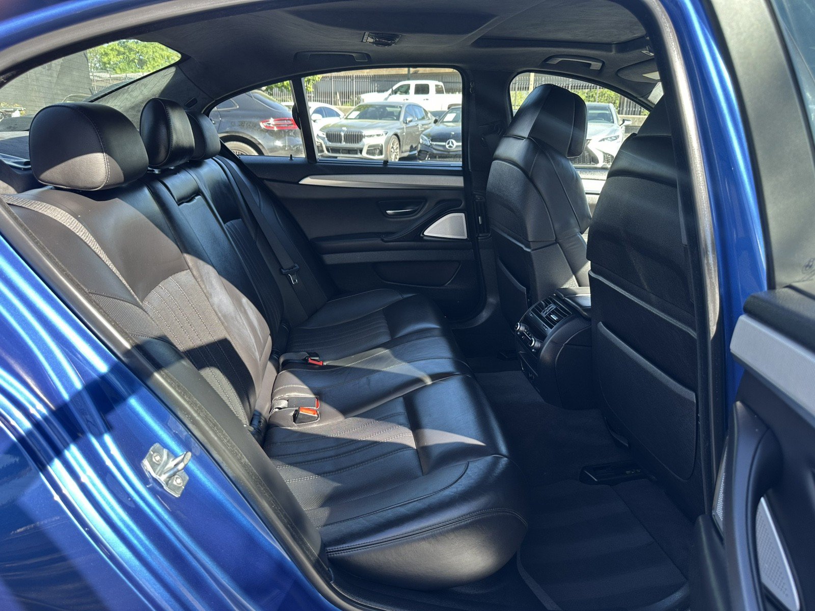 Used 2013 BMW M5 RWD image 22