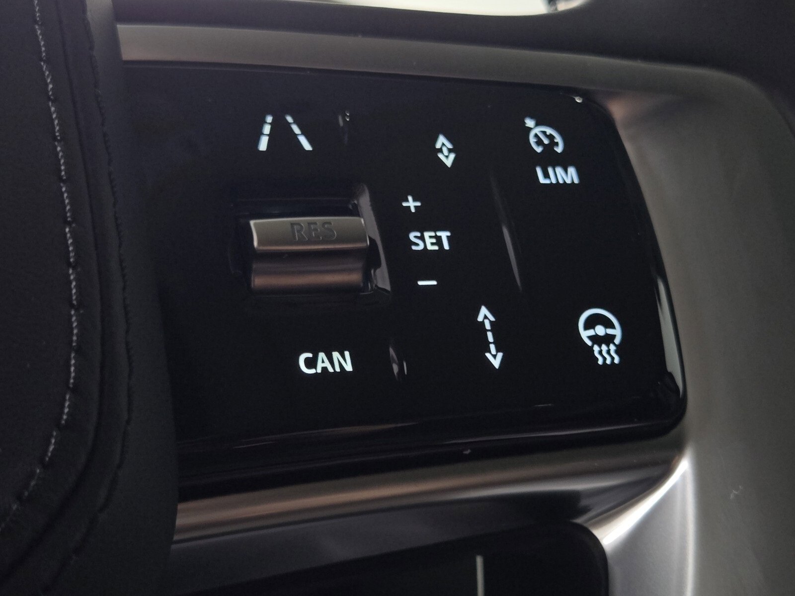 New 2025 Land Rover Range Rover Long Wheelbase SE image 24