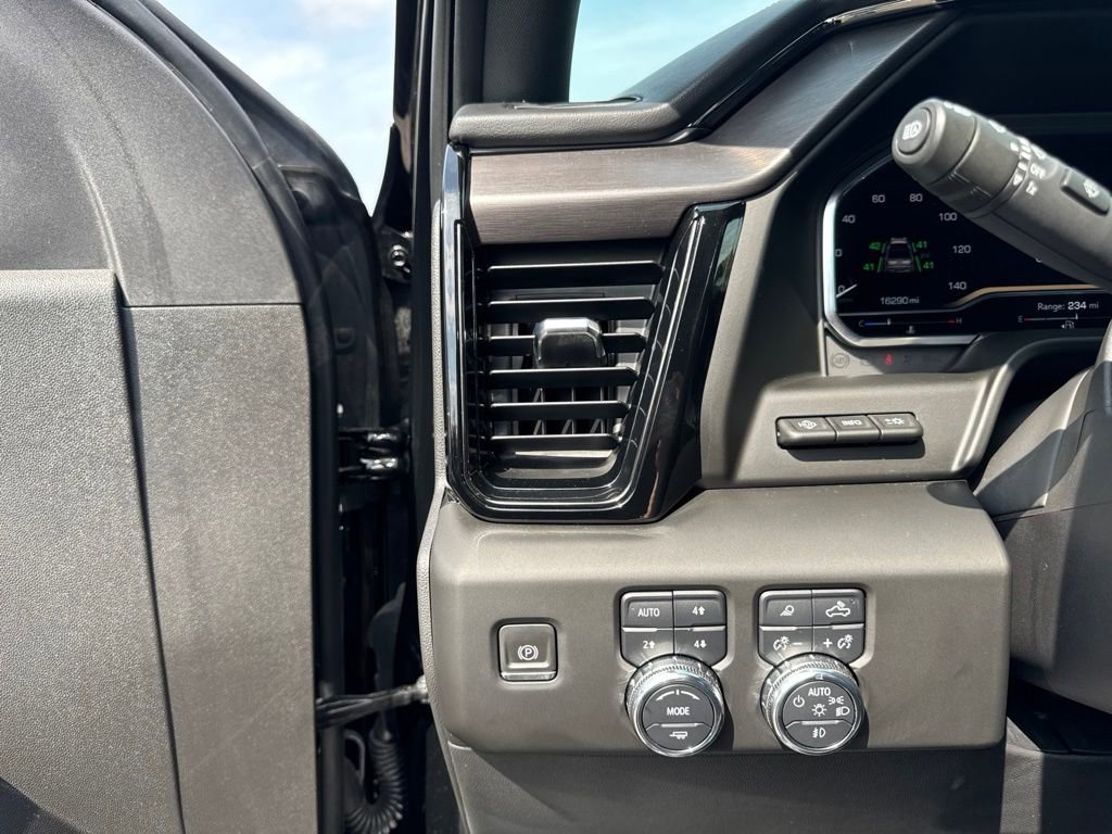 Used 2024 GMC Sierra 1500 AT4 w/ Technology Package AWD/4WD image 12
