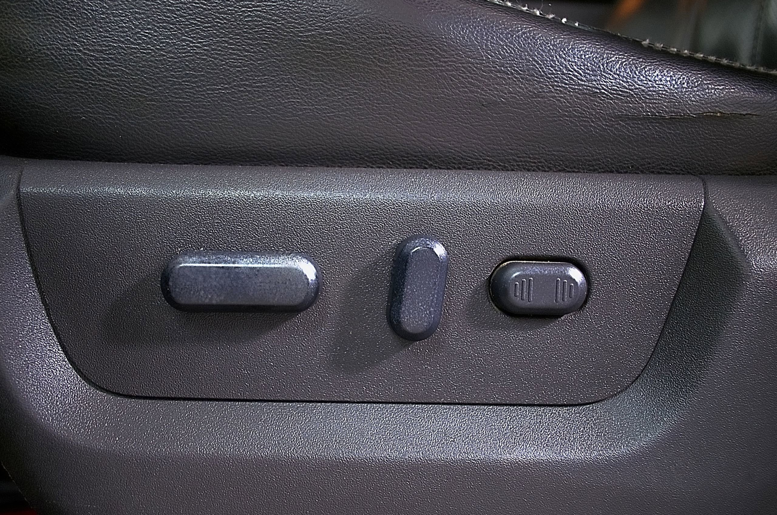 Used 2012 Ford F350 Lariat w/ Chrome Pkg image 21