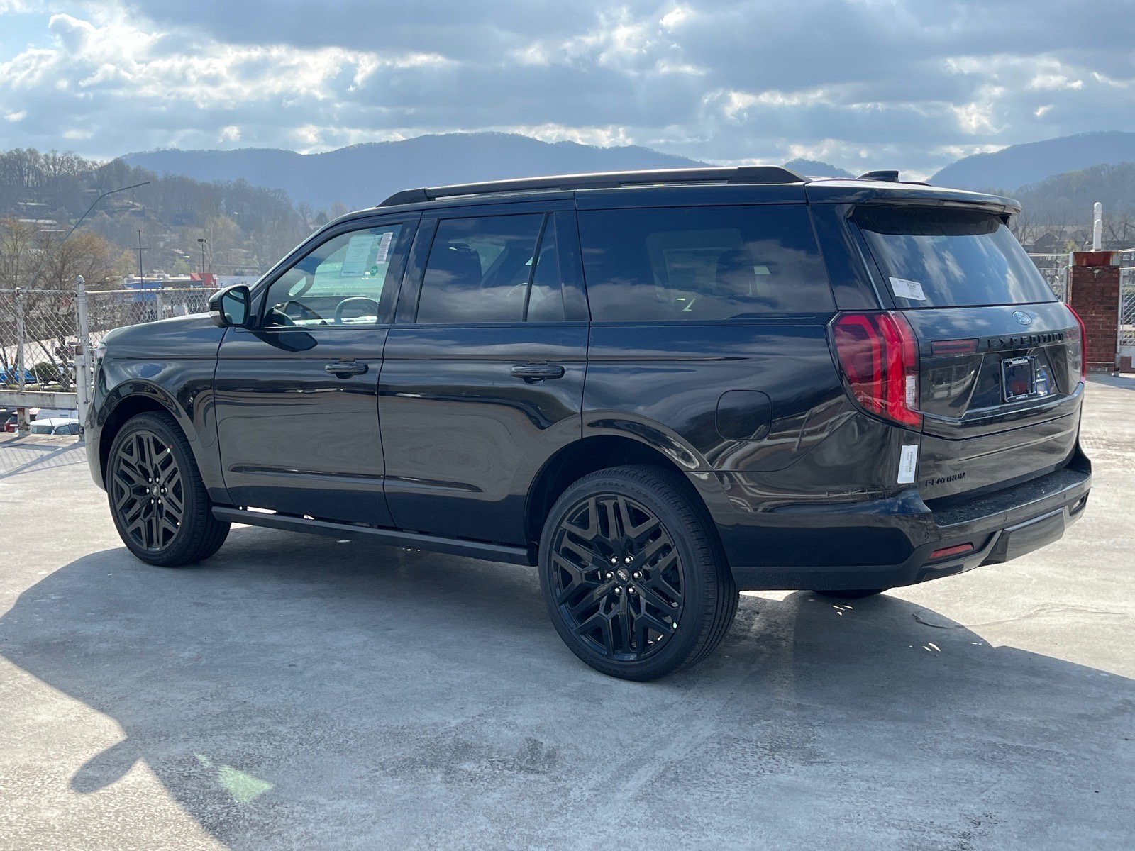 New 2026 Ford Expedition Platinum w/ Stealth Performance Package image 4