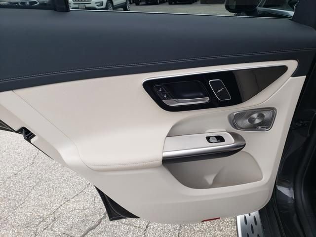 Used 2025 Mercedes-Benz GLC 300 4MATIC image 13