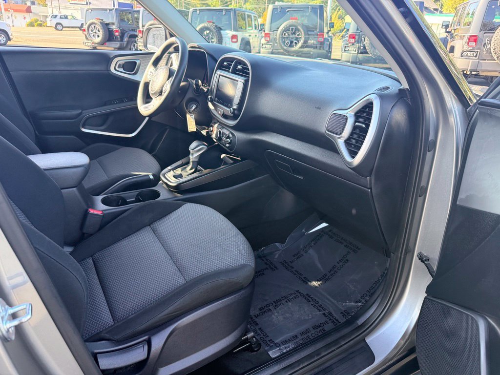 Used 2023 Kia Soul LX w/ Option Group 015 FWD image 24