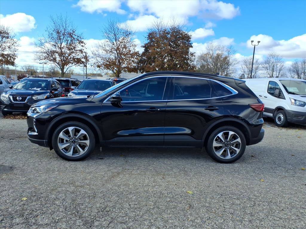 Used 2023 Ford Escape Platinum image 2