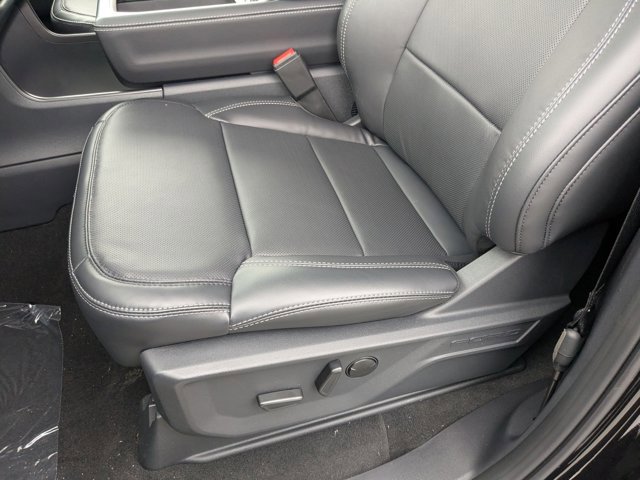 New 2026 Ford Expedition Platinum w/ Stealth Appearance Package image 4