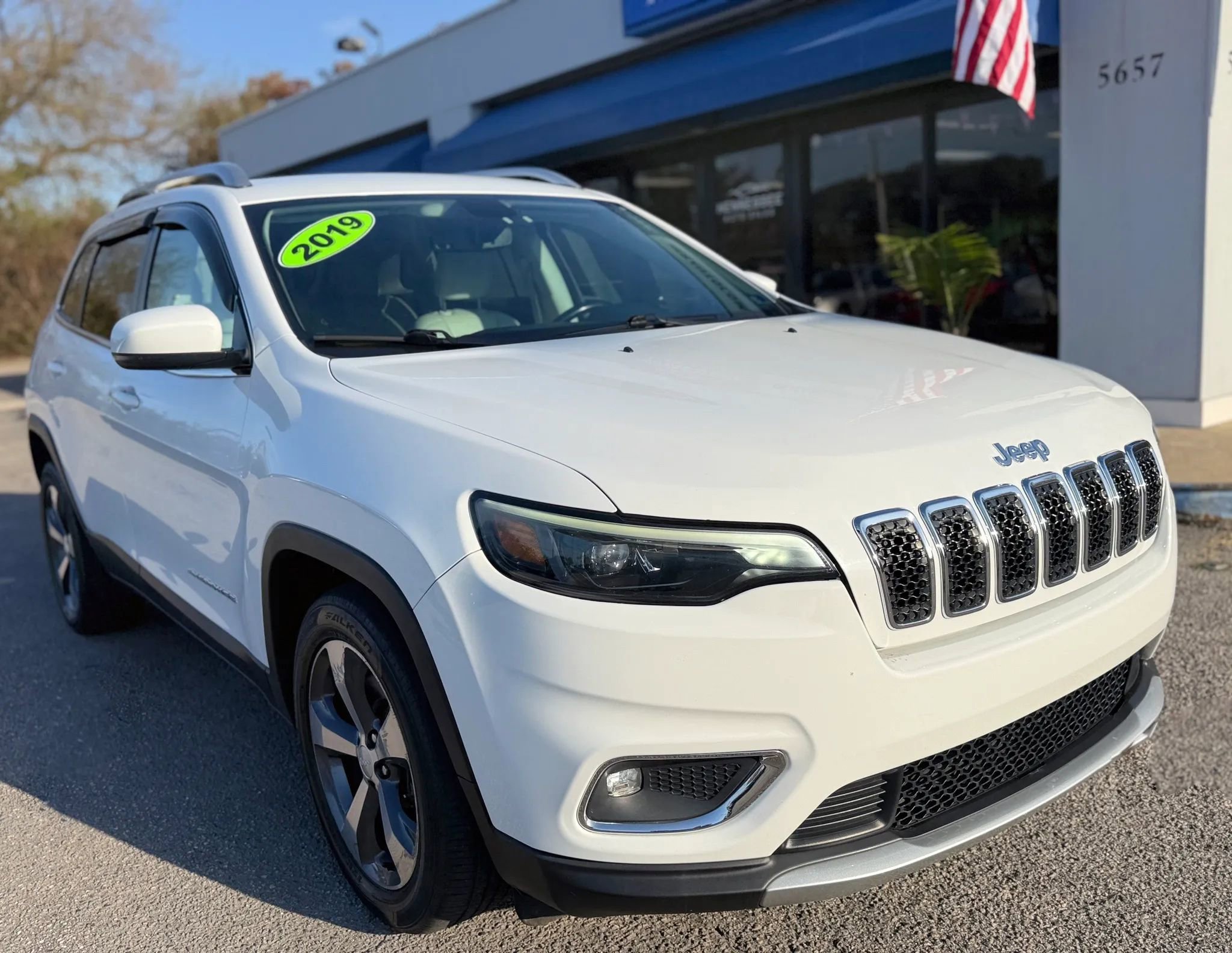 Used 2019 Jeep Cherokee Limited FWD image 9