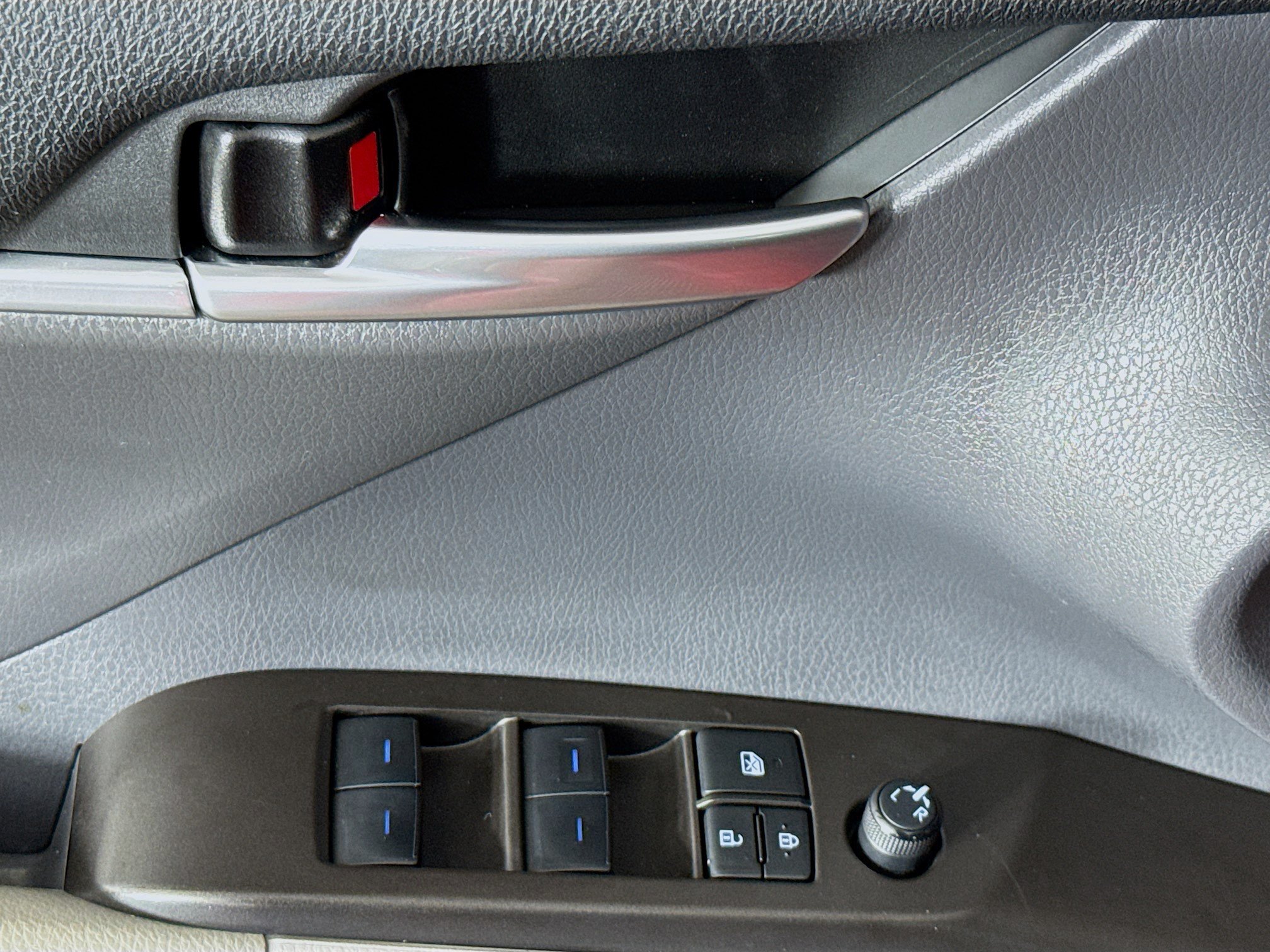Used 2023 Toyota Camry SE w/ Cold Weather Package FWD image 22