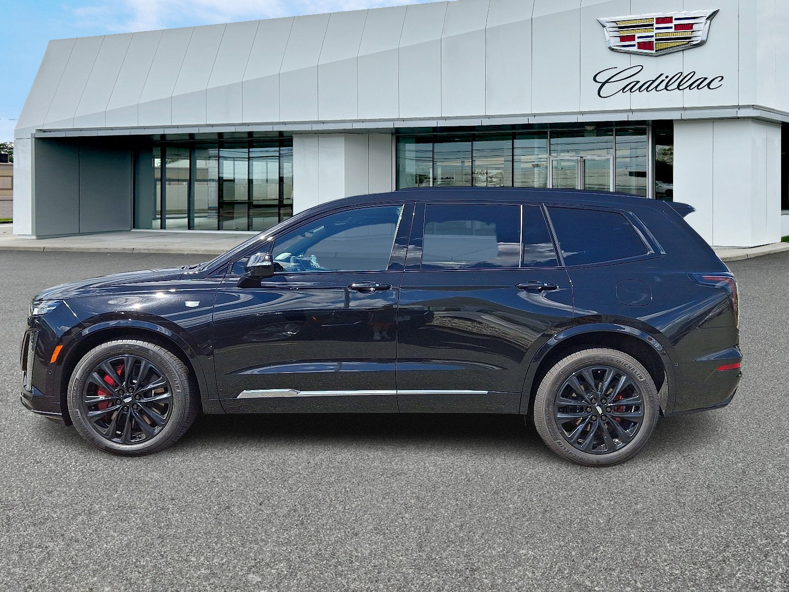 Certified 2024 Cadillac XT6 Sport w/ Technology Package image 2