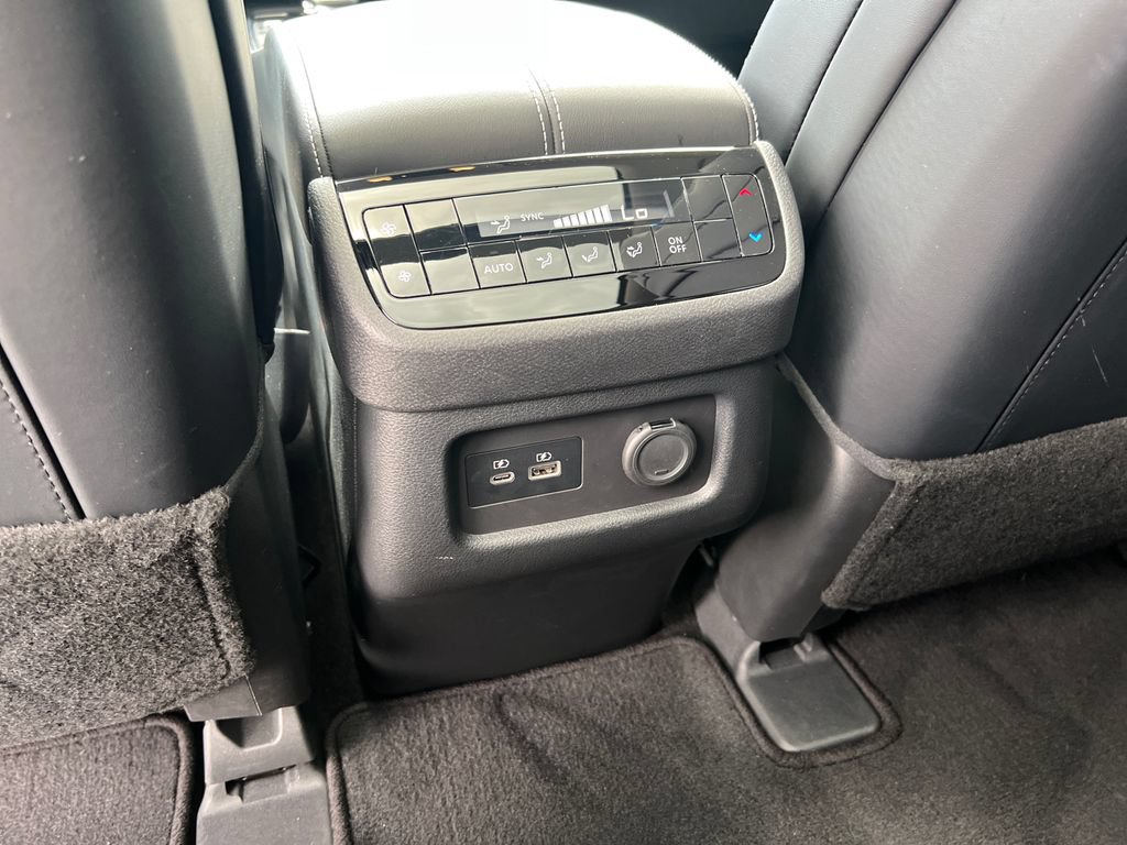 Used 2023 INFINITI QX60 Luxe w/ Performance Audio Package AWD/4WD image 19