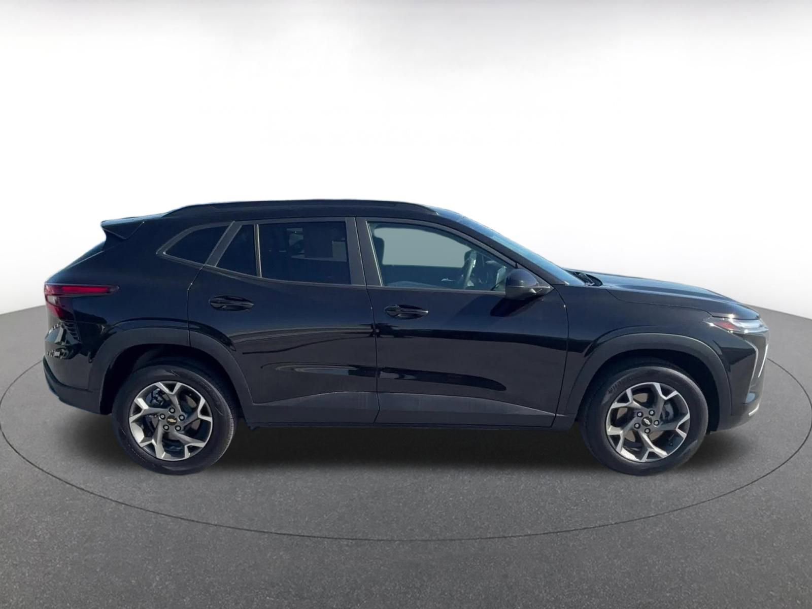 Used 2025 Chevrolet Trax LT image 16