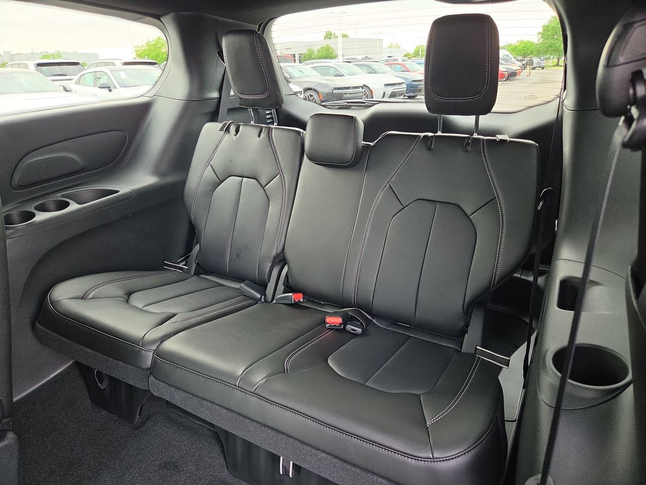 New 2027 Chrysler Pacifica Select AWD/4WD image 14
