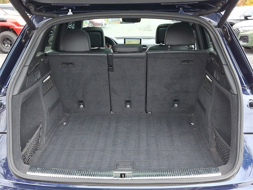 Used 2018 Audi SQ5 Premium Plus w/ Navigation Package image 28