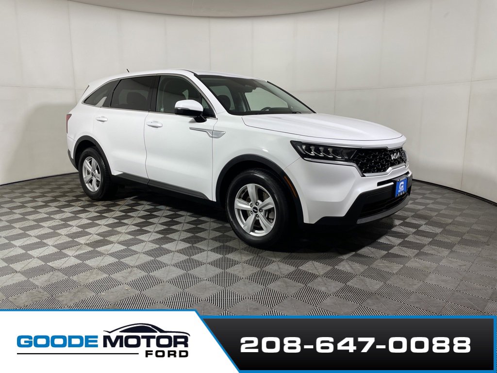 Used 2022 Kia Sorento LX image 2