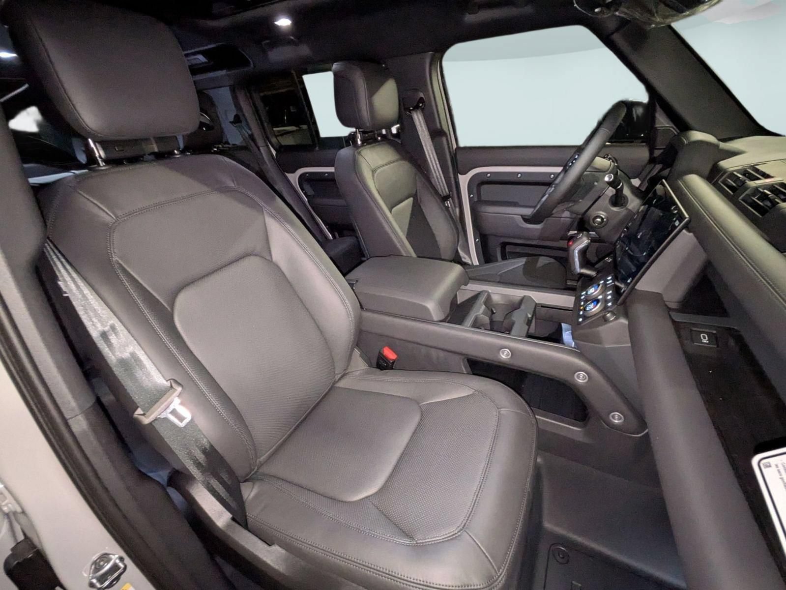 New 2026 Land Rover Defender 110 X-Dynamic SE AWD/4WD image 30