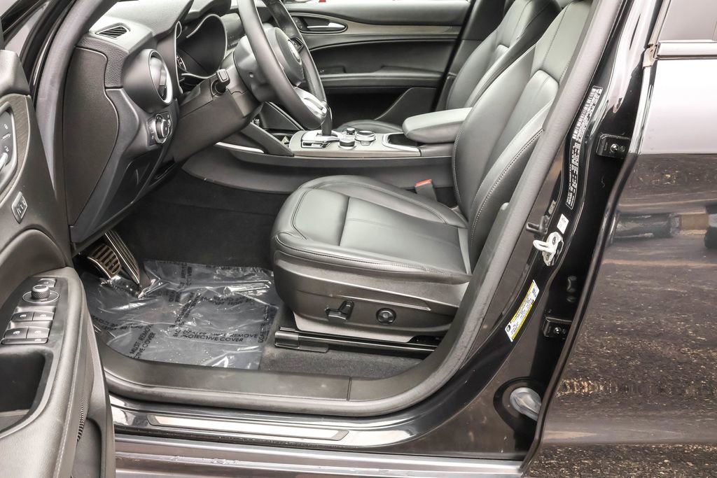 Used 2023 Alfa Romeo Stelvio Ti image 18