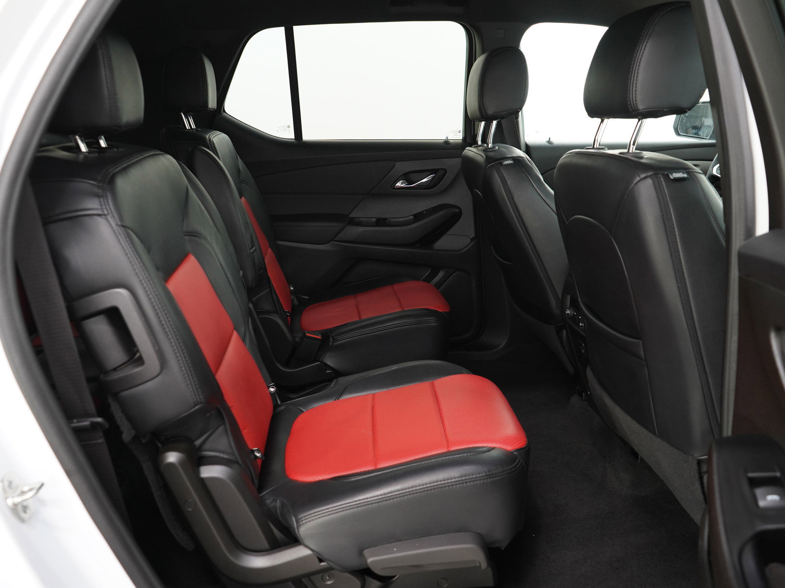 Used 2024 Chevrolet Traverse LT w/ Rear Camera Mirror Package image 16