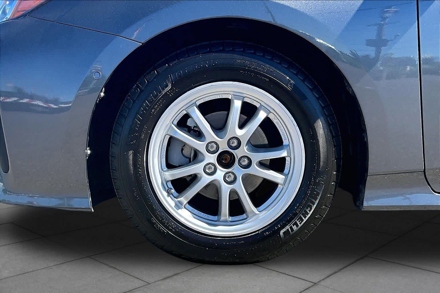 Used 2021 Toyota Prius LE FWD image 10