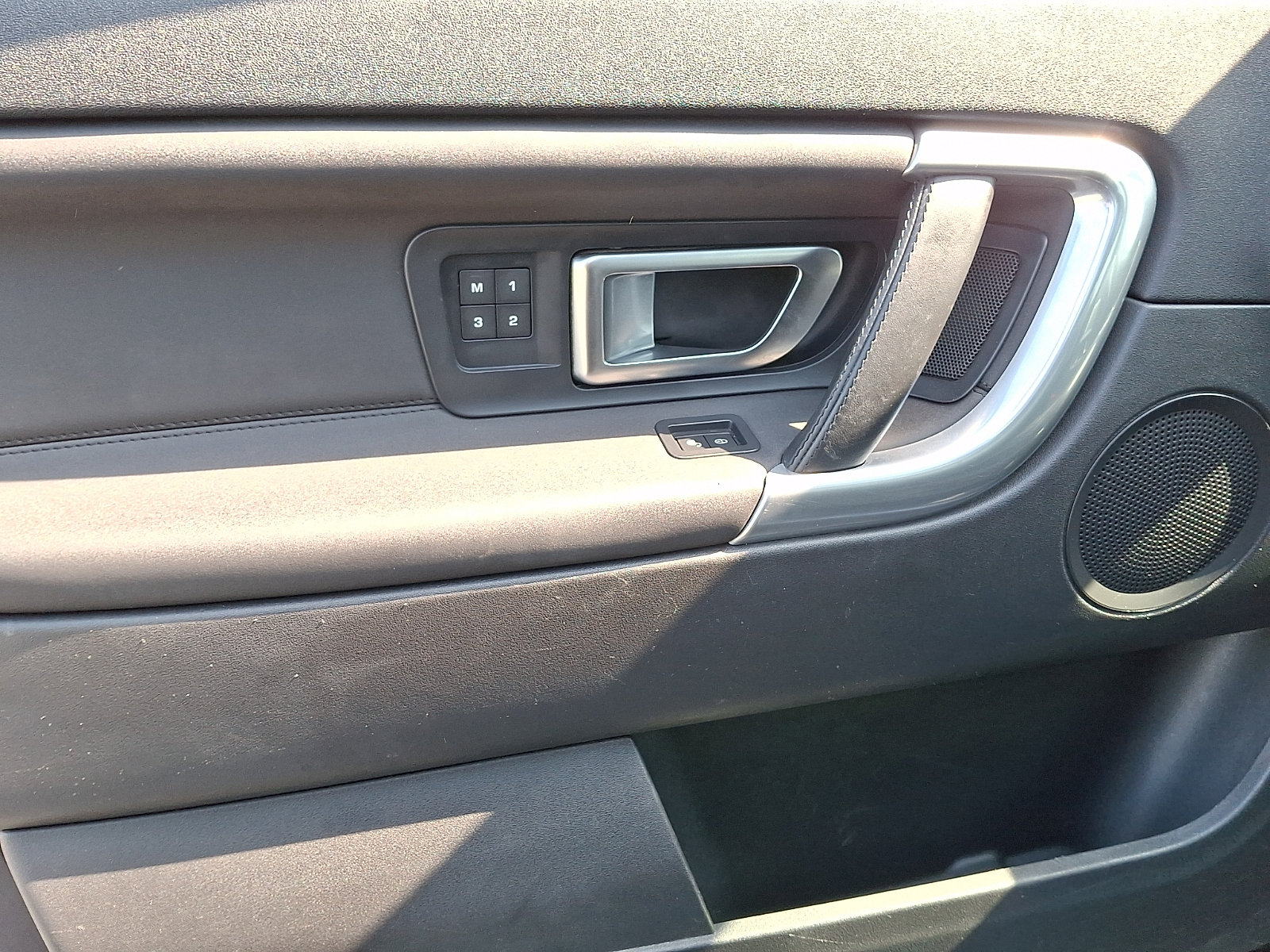 Used 2019 Land Rover Discovery Sport HSE AWD/4WD image 12