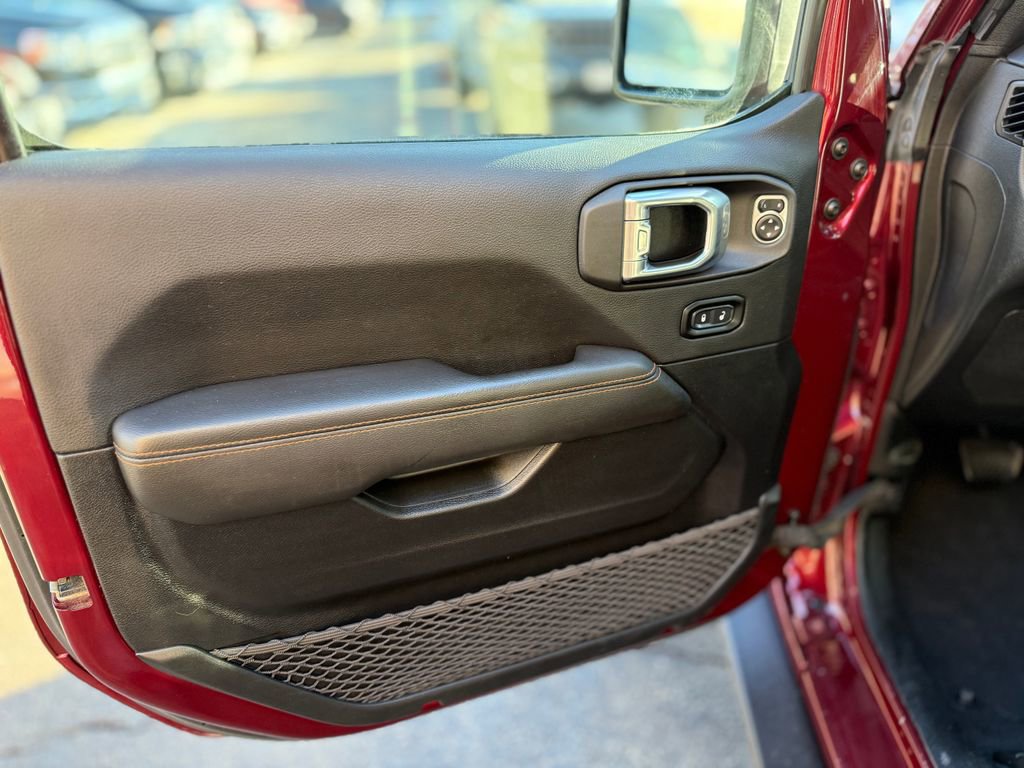 Used 2021 Jeep Gladiator Mojave w/ Cold Weather Group image 24