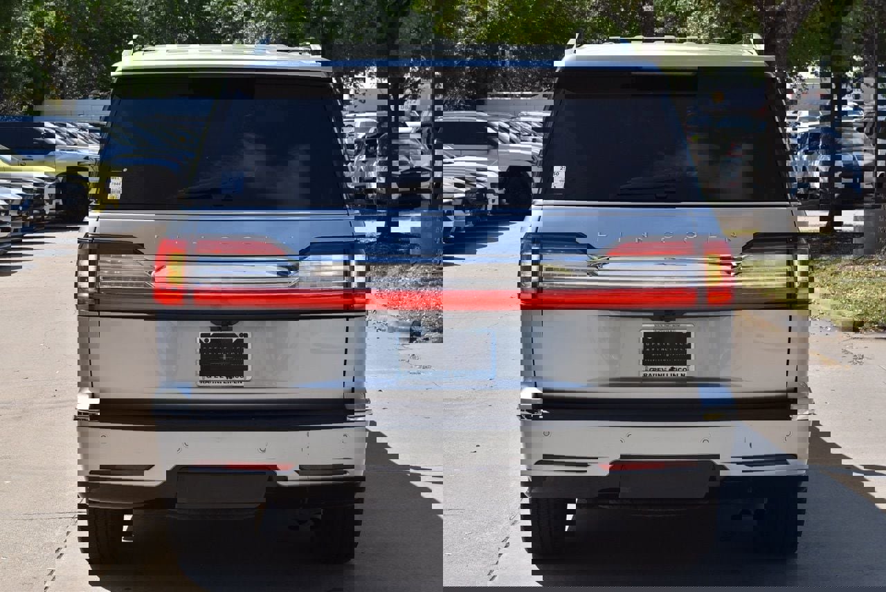 Used 2021 Lincoln Navigator Reserve w/ Luxury Package image 9