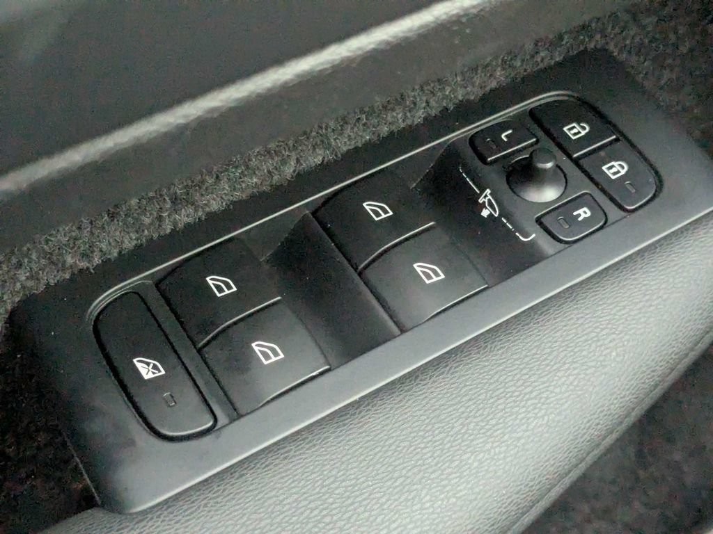 Certified 2024 Volvo C40 Recharge Core AWD/4WD image 28