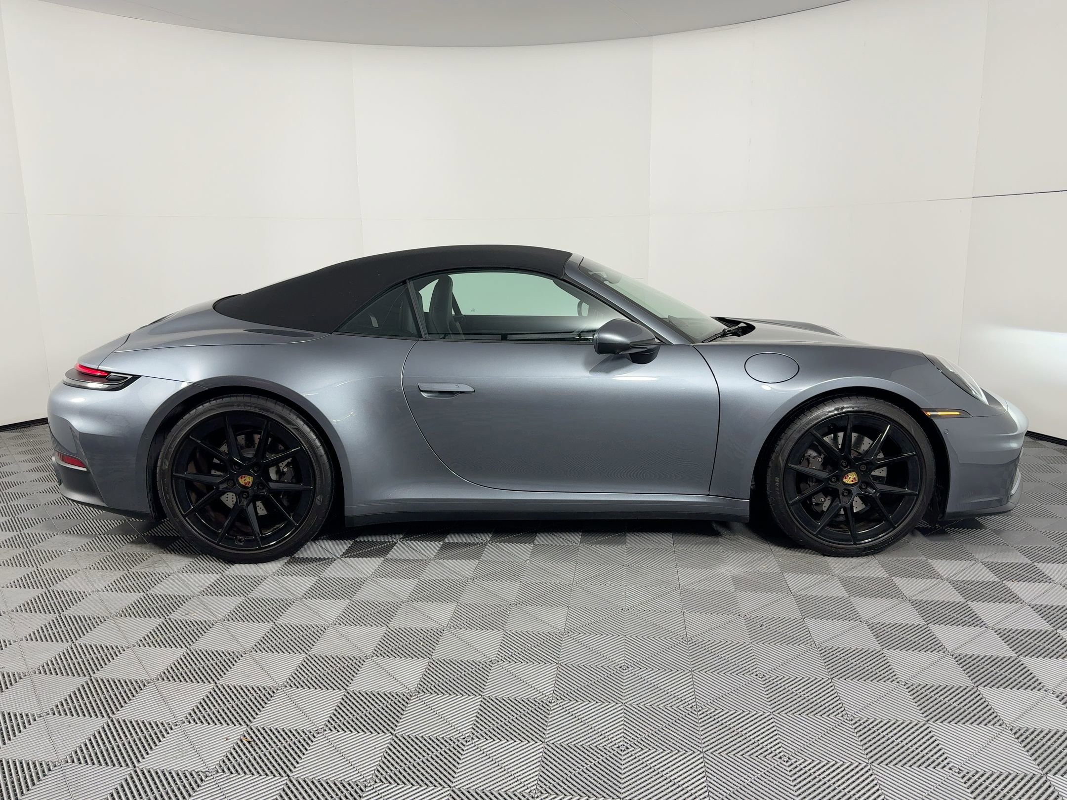 Certified 2025 Porsche 911 Carrera image 33