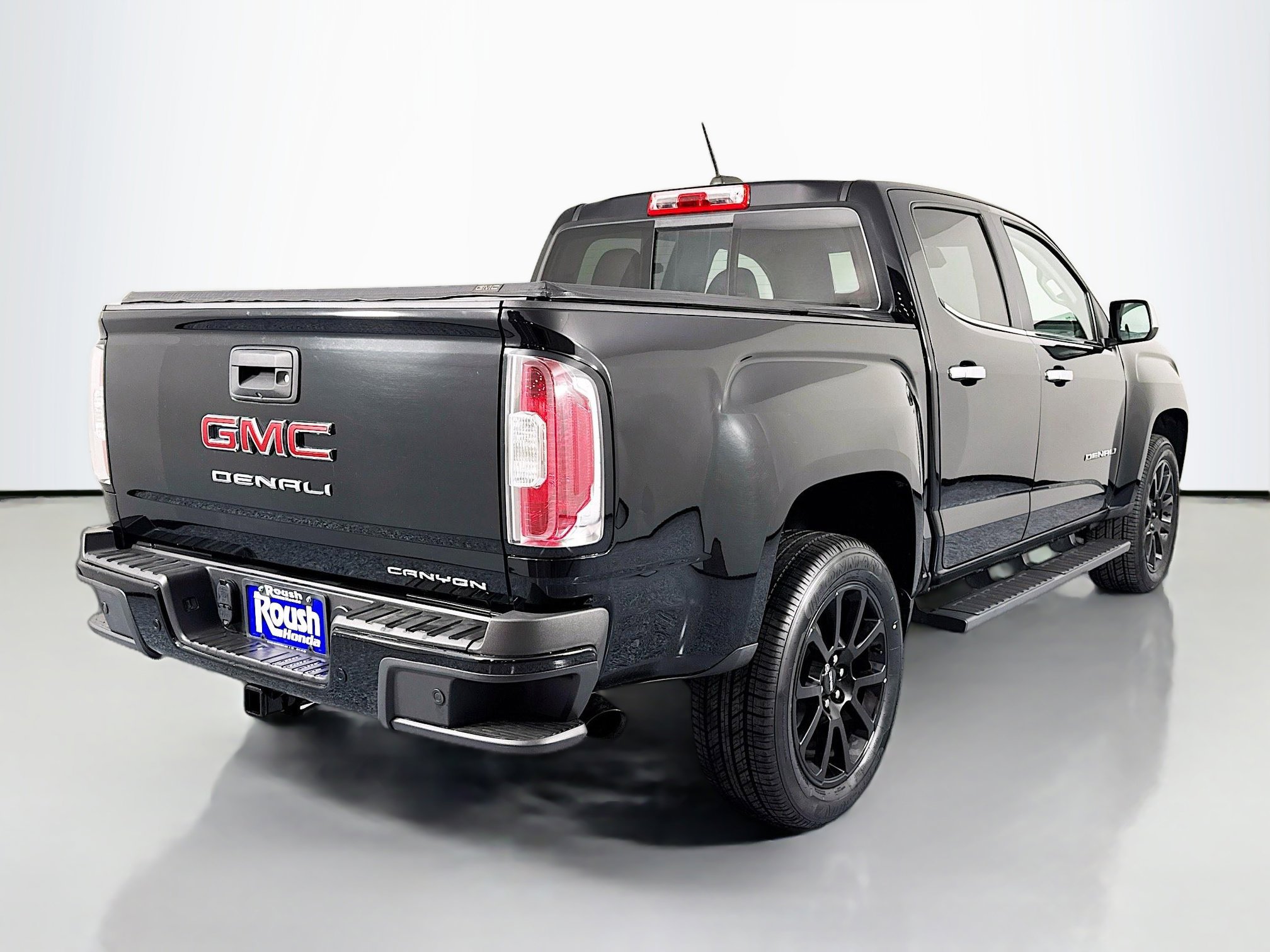 Used 2022 GMC Canyon Denali w/ Denali Black Edition Package image 5