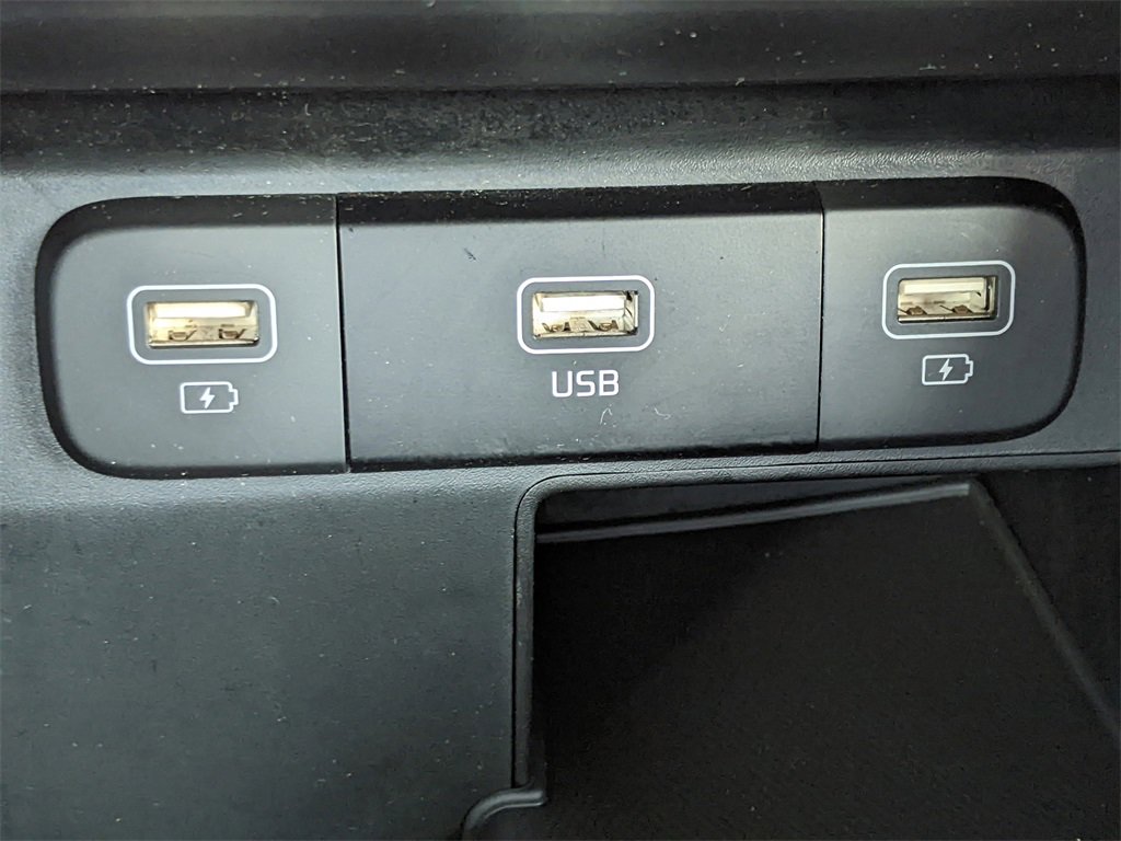 Used 2023 Kia Sorento LX image 44