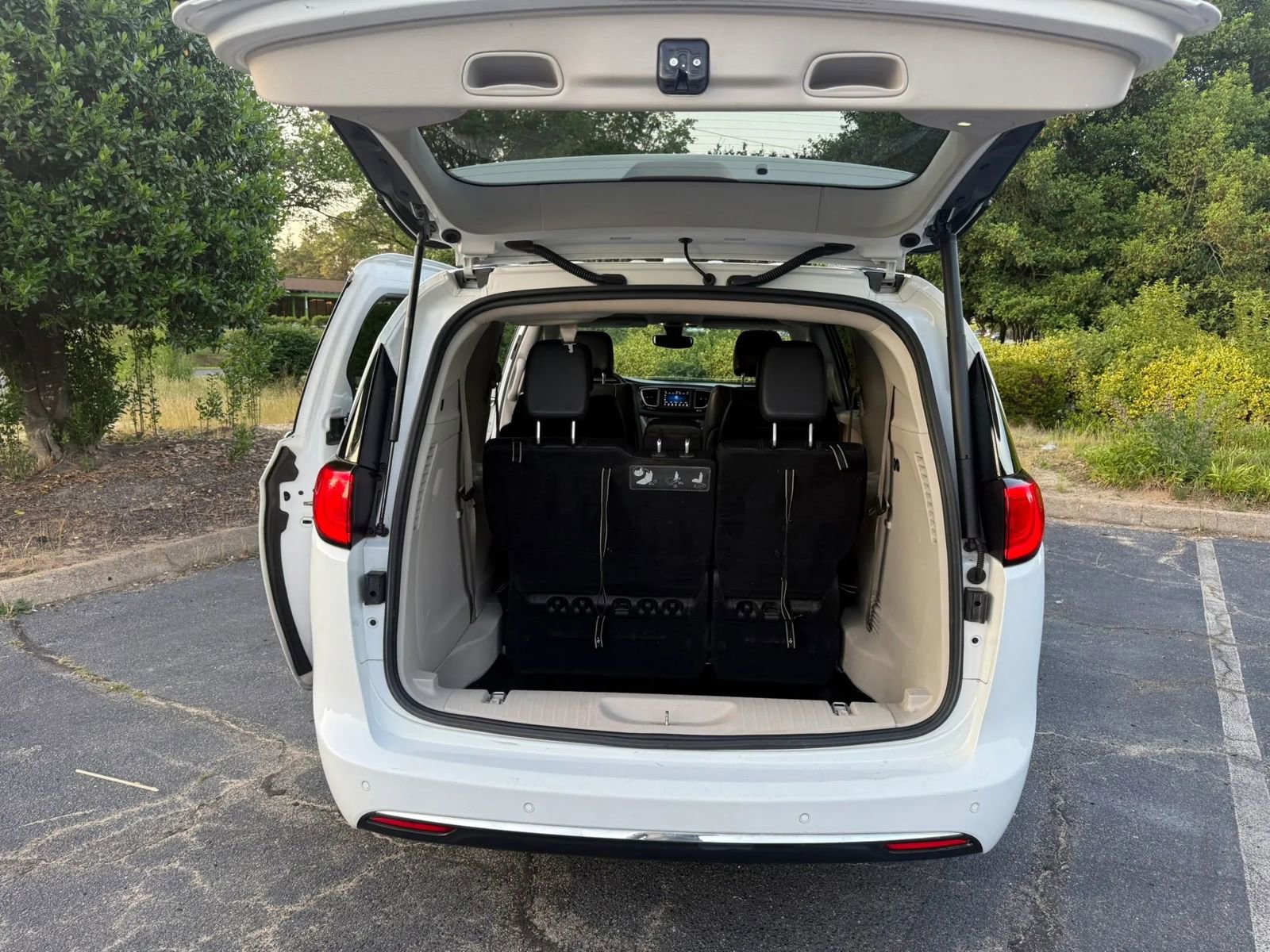 Used 2019 Chrysler Pacifica Touring-L FWD image 15