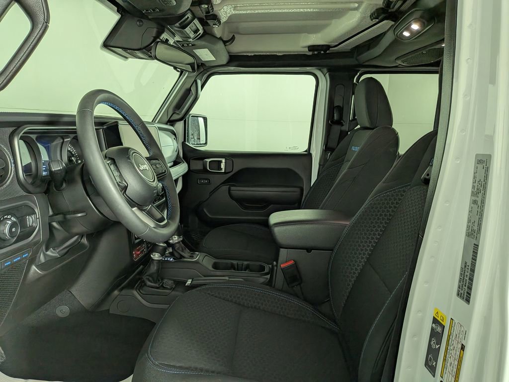Certified 2025 Jeep Wrangler Unlimited Rubicon 4xe w/ Convenience Group image 17
