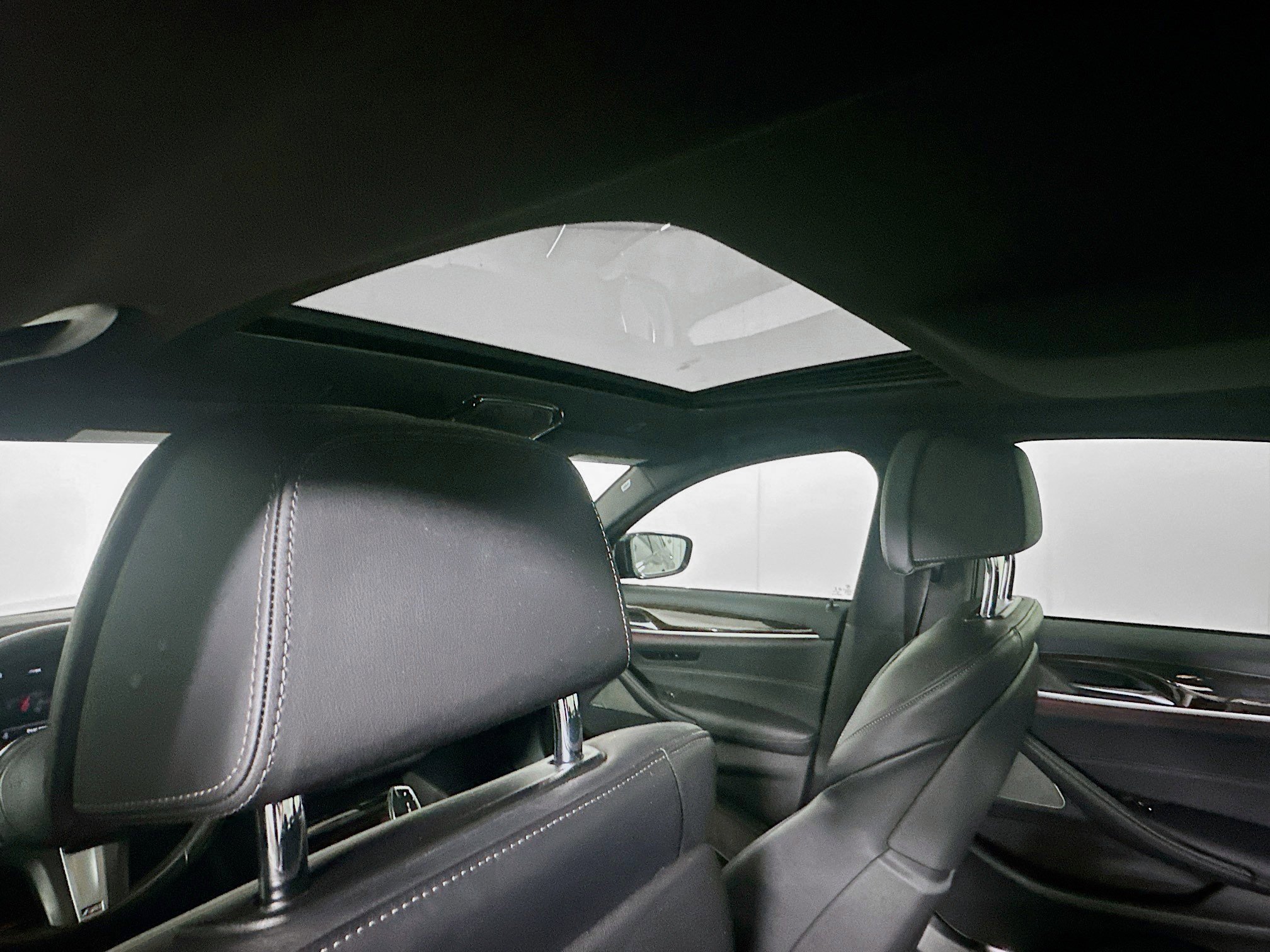 Used 2021 BMW 540i w/ M Sport Package image 27