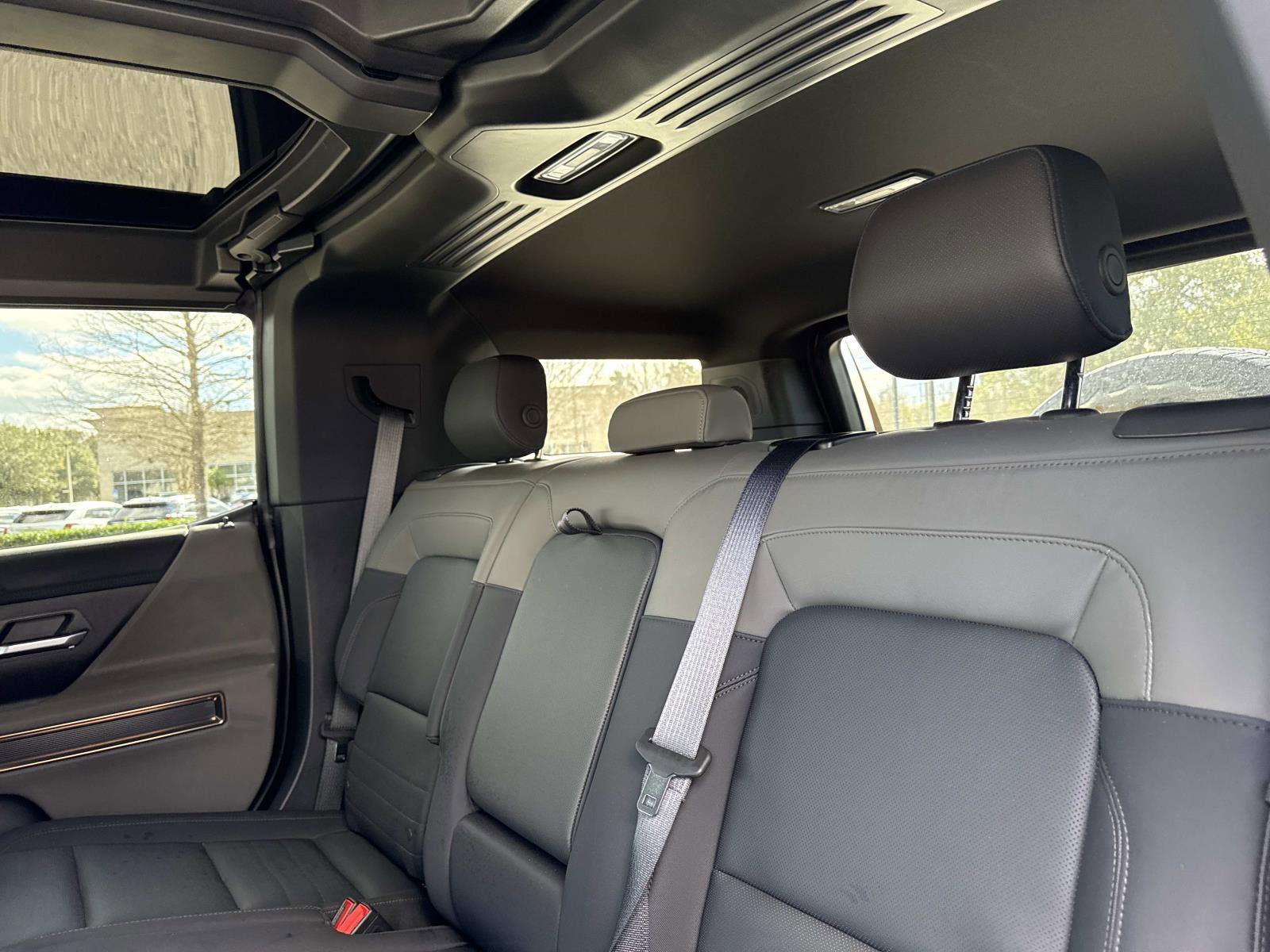Used 2025 GMC Hummer EV 2X w/ LPO, Roof Cross Rail Package image 15