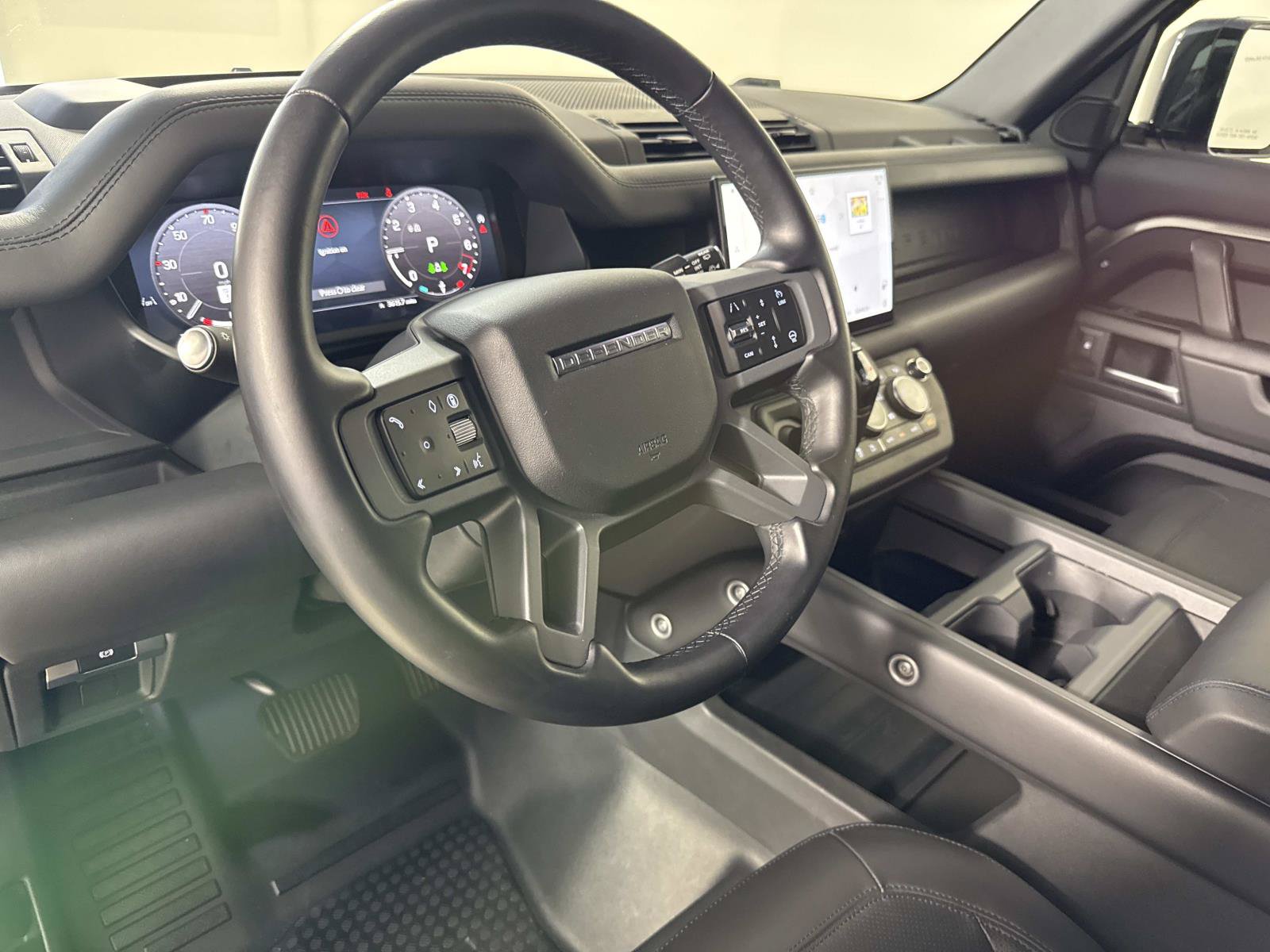 Used 2025 Land Rover Defender 110 X-Dynamic SE AWD/4WD image 21