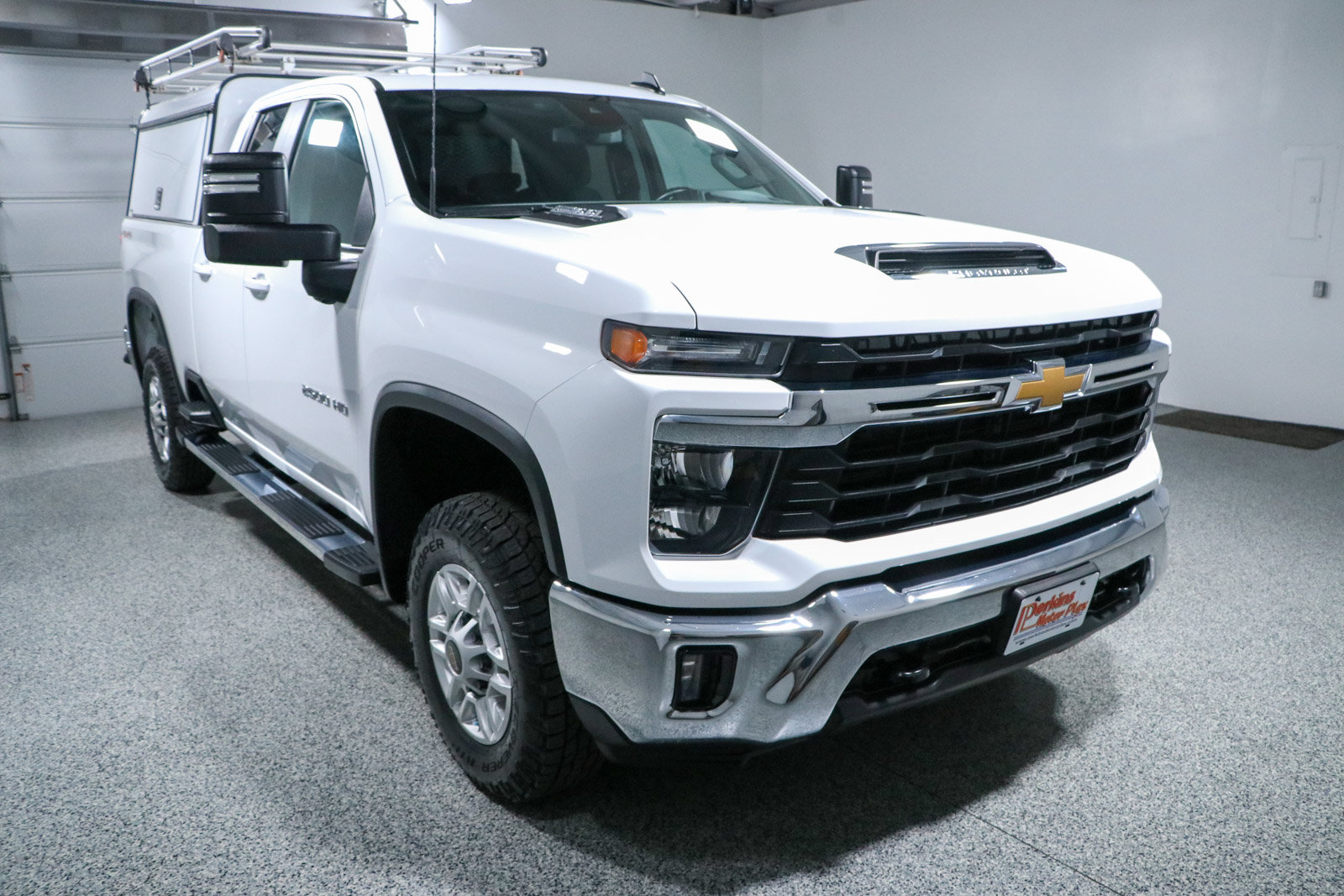 Used 2024 Chevrolet Silverado 2500 LT w/ Convenience Package AWD/4WD image 5