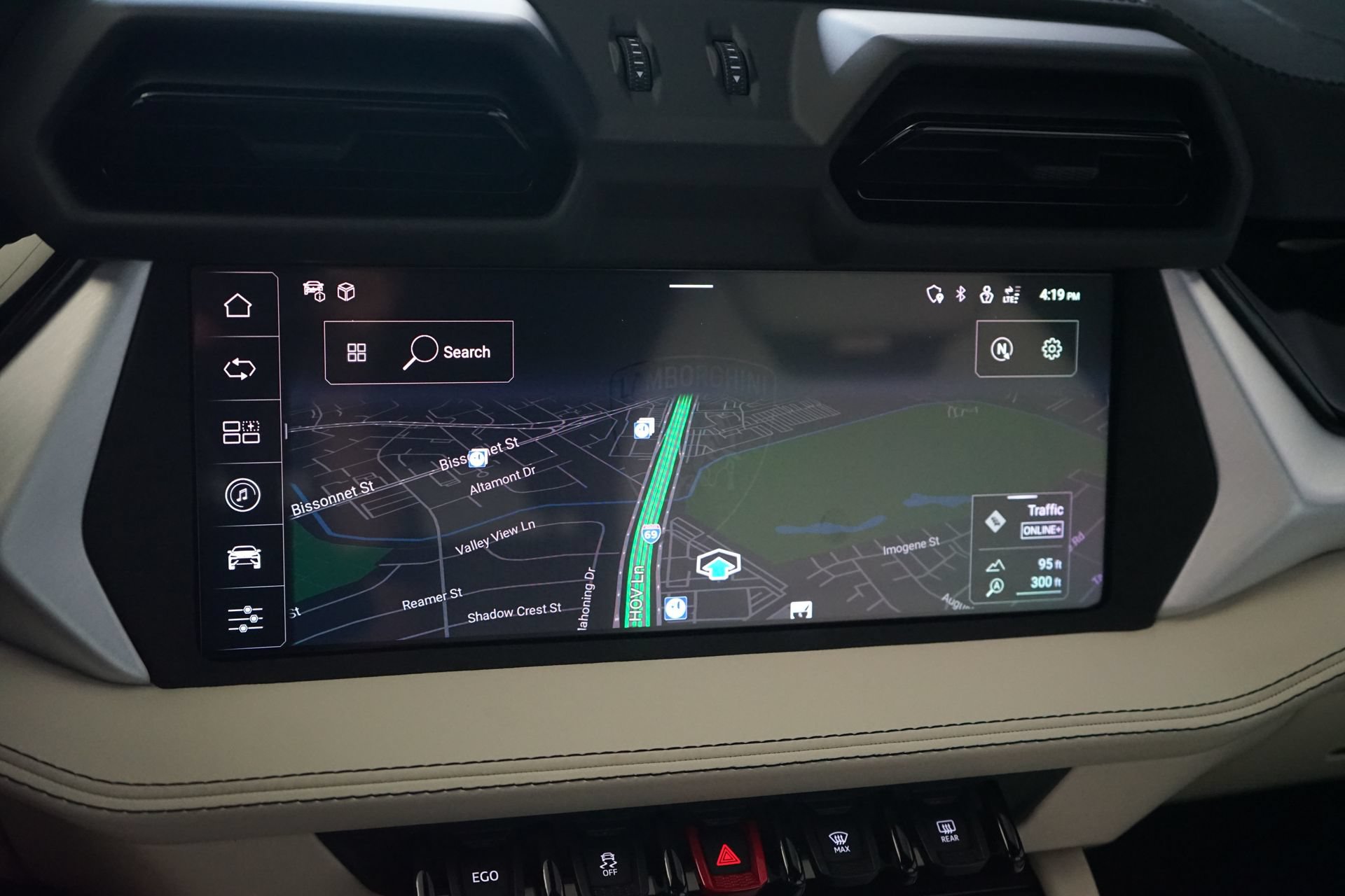 Used 2025 Lamborghini Urus SE AWD/4WD image 16