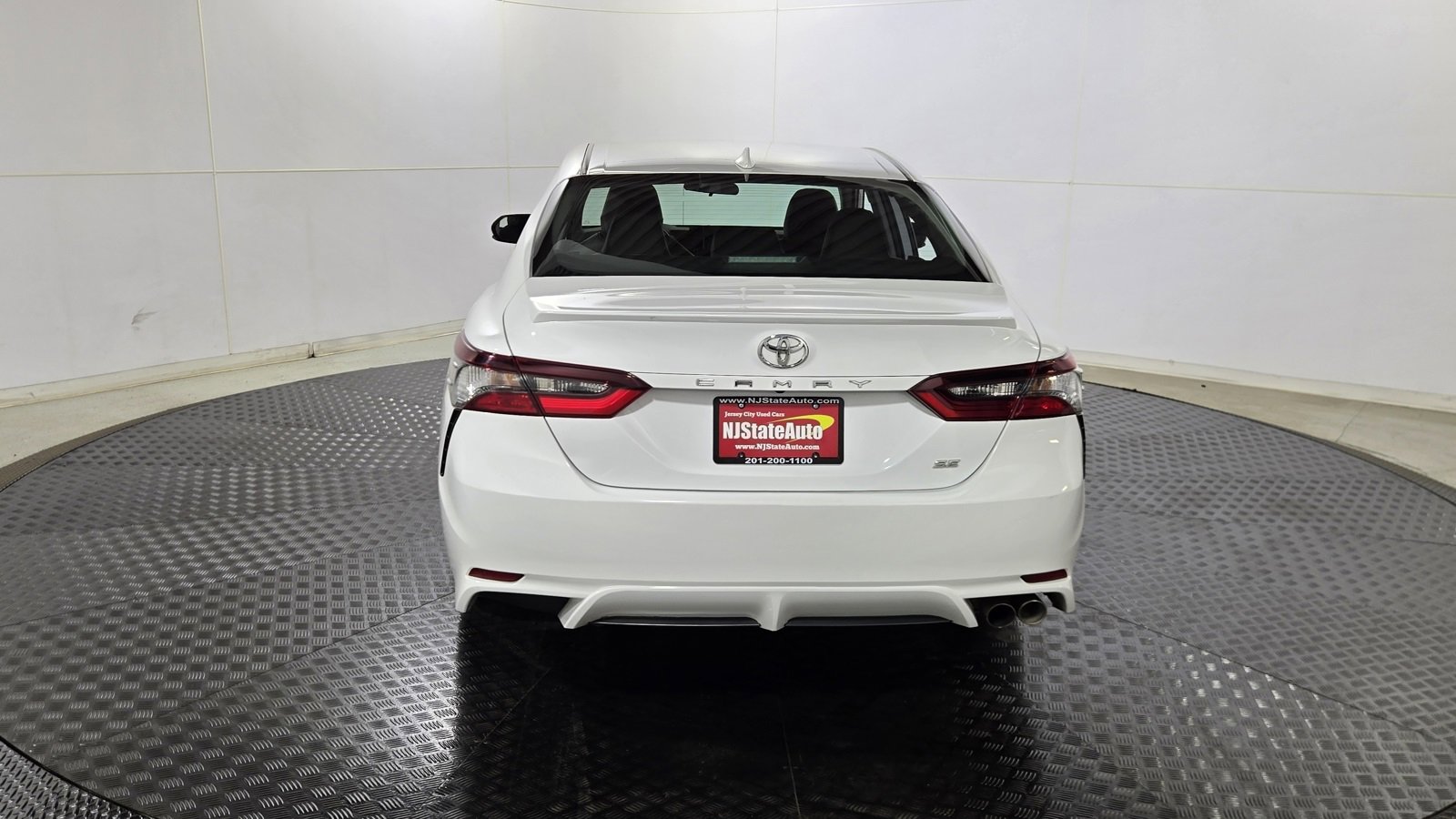 Used 2024 Toyota Camry SE image 6