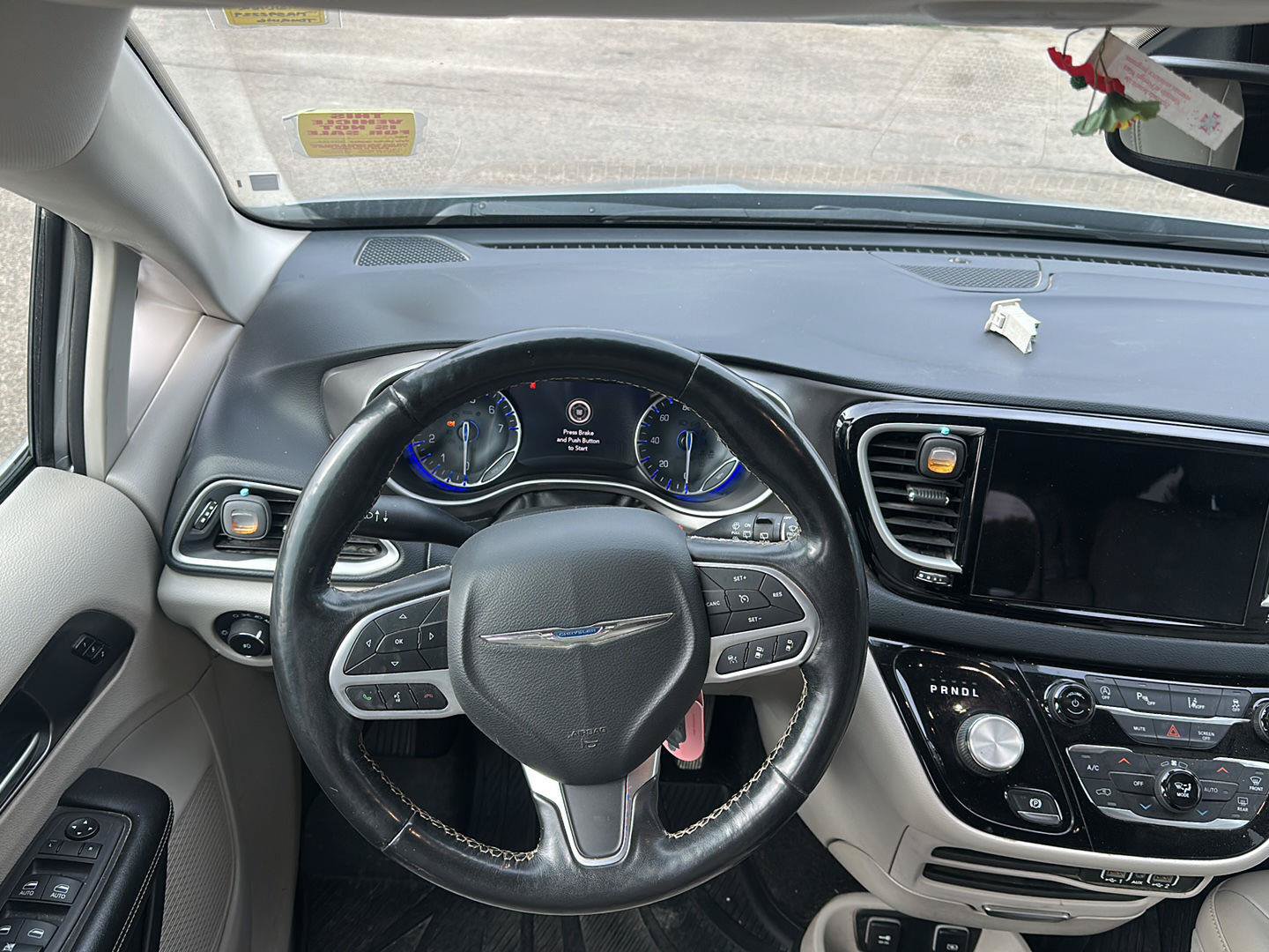 Used 2021 Chrysler Pacifica Touring-L FWD image 11