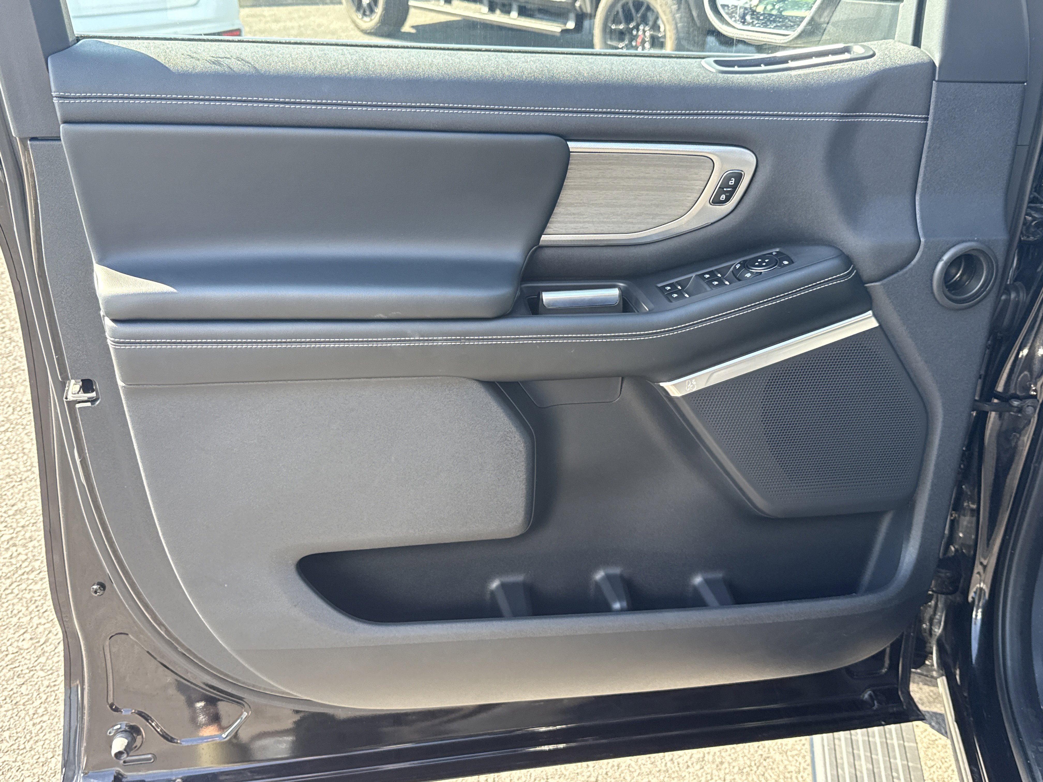 Used 2025 Ford Expedition Max Platinum w/ Driver's Package image 16
