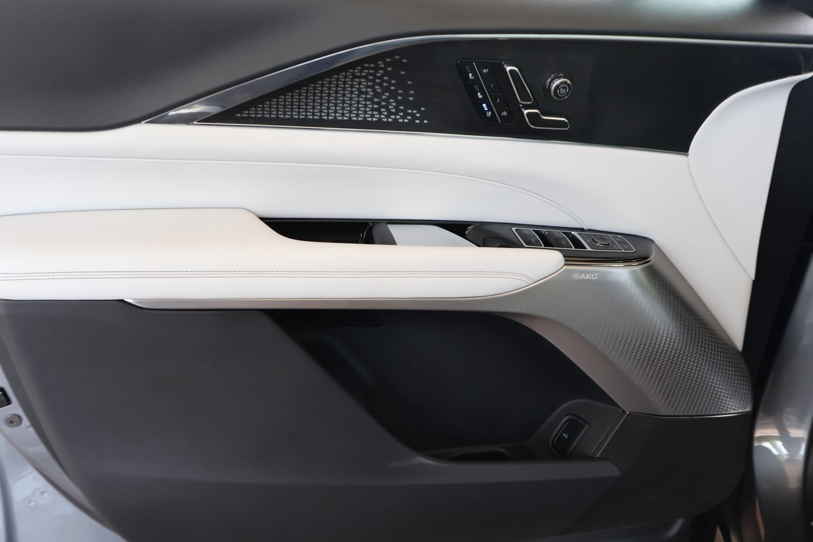 Certified 2023 Cadillac Lyriq 2WD image 9
