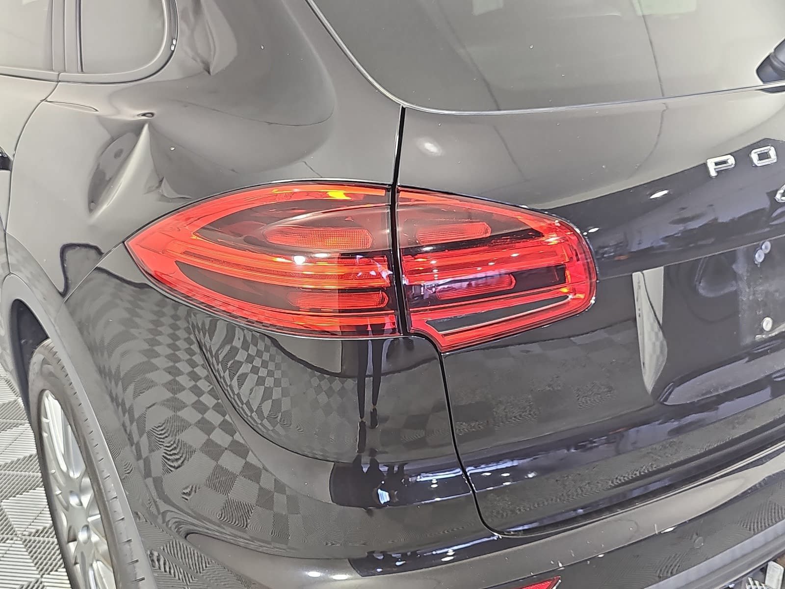 Used 2015 Porsche Cayenne Turbo AWD/4WD image 29