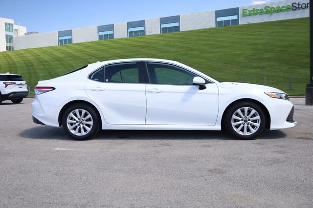 Used 2020 Toyota Camry LE FWD image 3