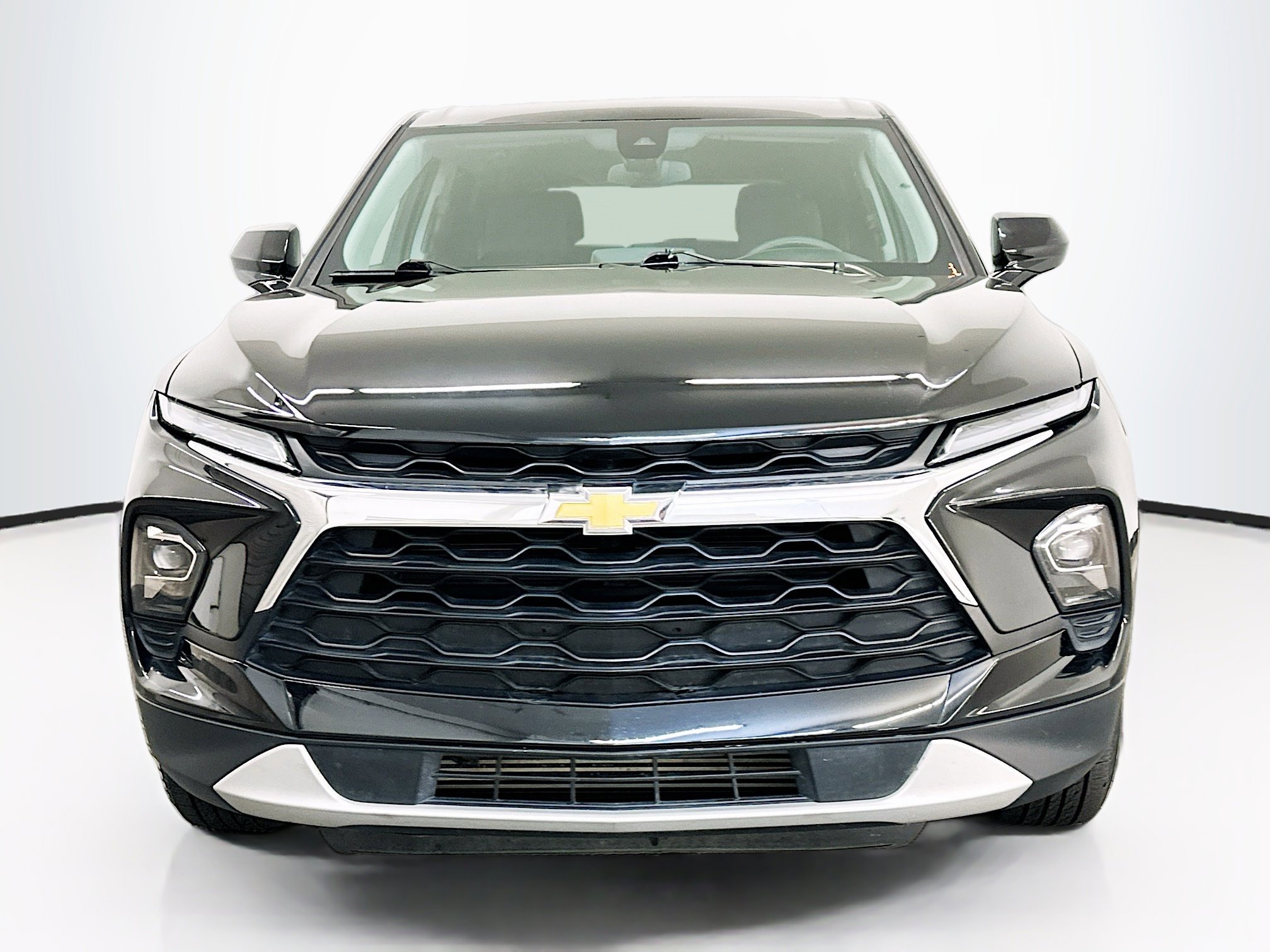 Used 2025 Chevrolet Blazer LT AWD/4WD image 2