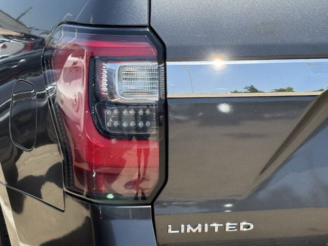Used 2018 Ford Expedition Limited w/ Equipment Group 302A RWD image 6