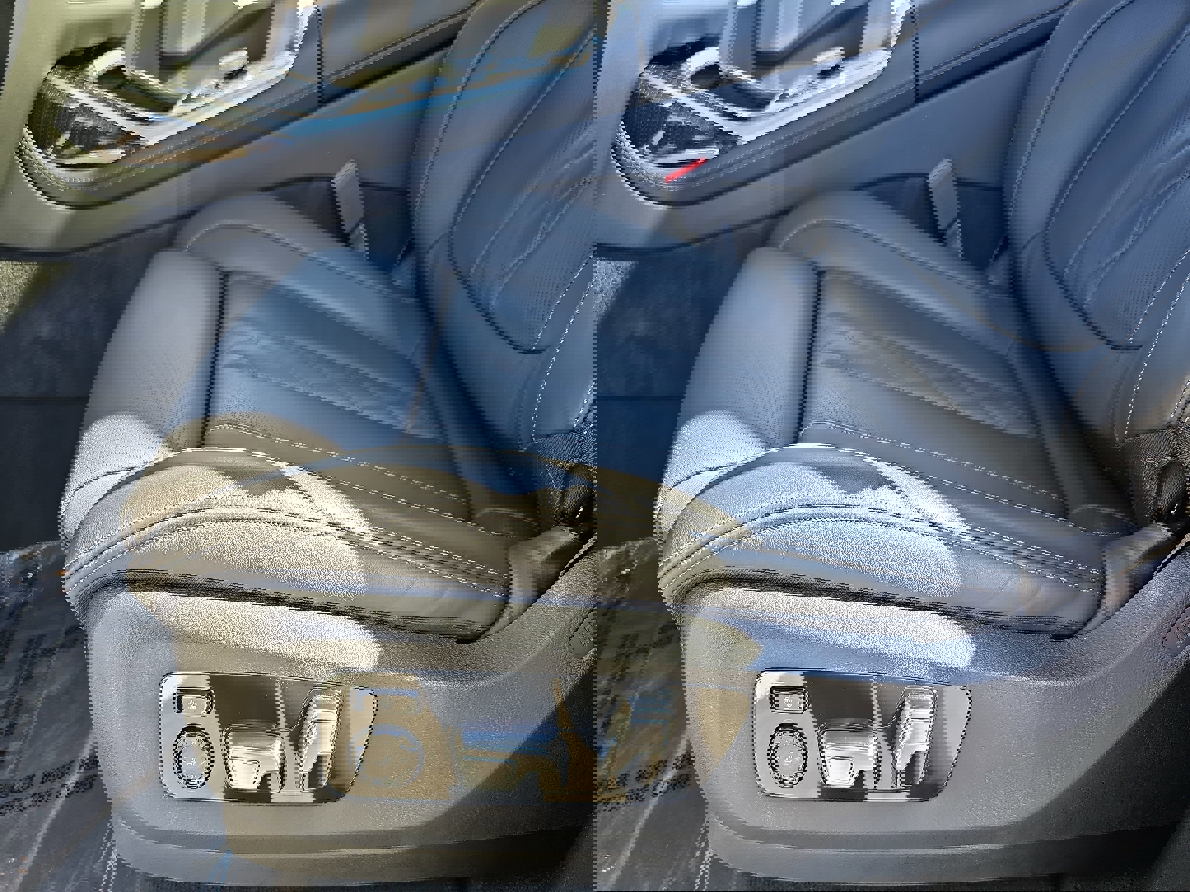 Used 2025 BMW X7 M60i image 31